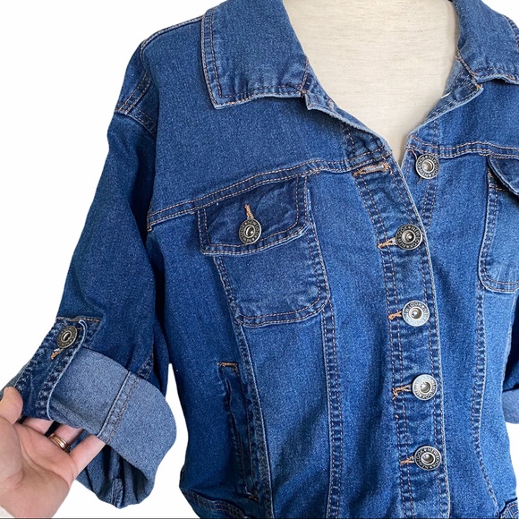 ⭐️ SOLD ⭐️ NEW LOOK Plus Size Denim Cropped Jacket - Picture 3 of 7